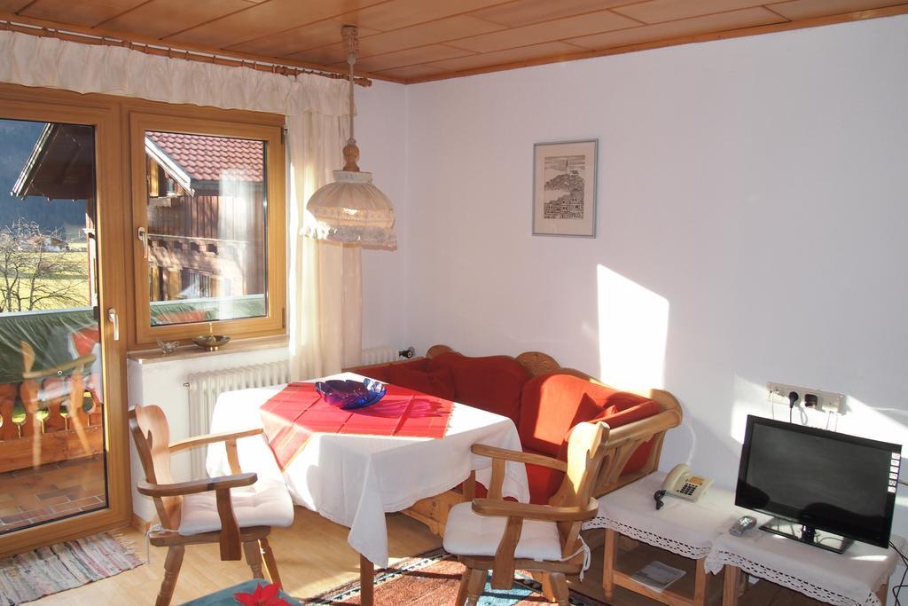 شقة Haus Bergwelt Grän الغرفة الصورة